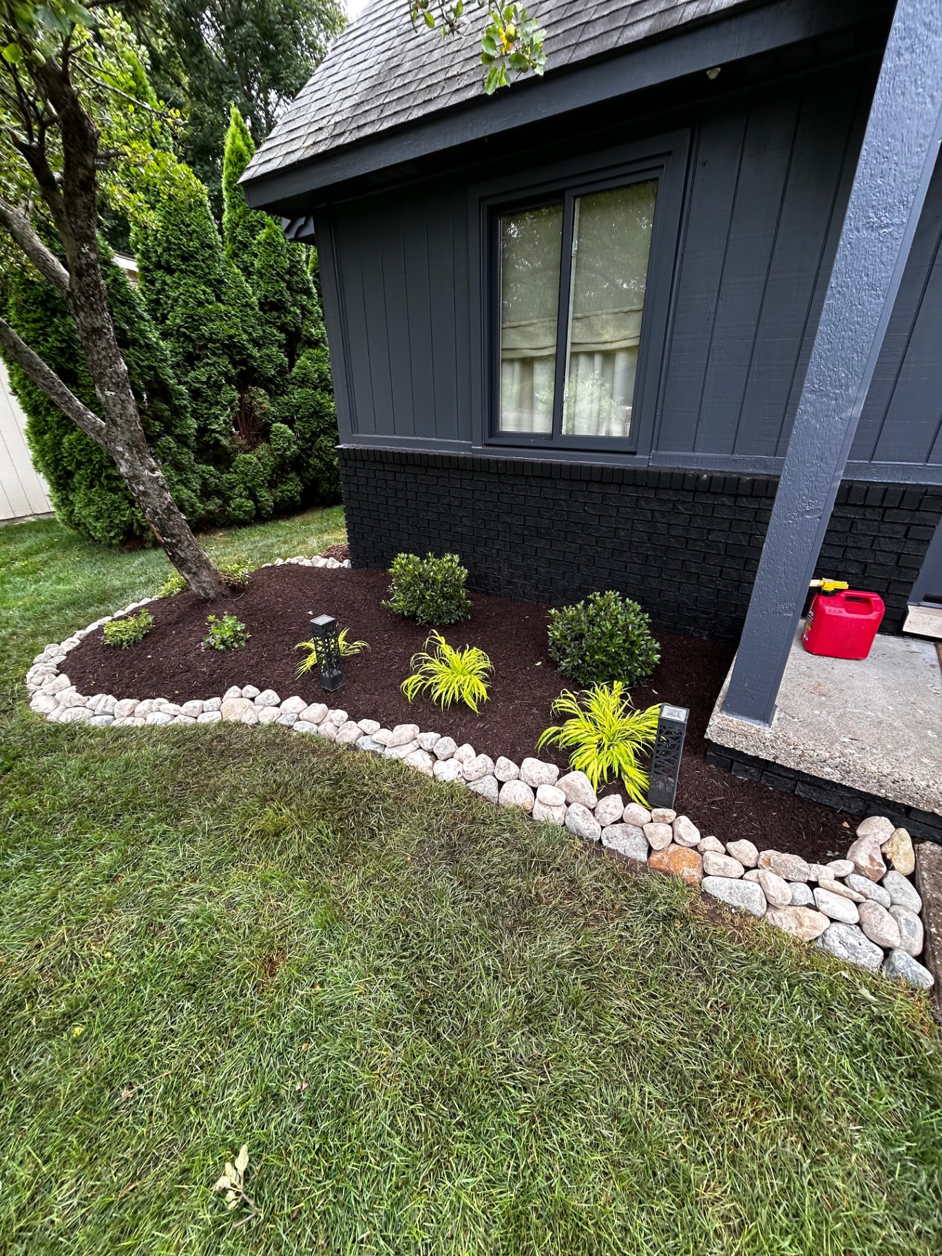 Clean stone edge, new plantings and dark mulch install.
